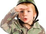 День Защитников Отечества: Как рассказать ребенку о войне?