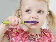 Уход за зубами ребенка: Какую детскую зубную пасту купить?