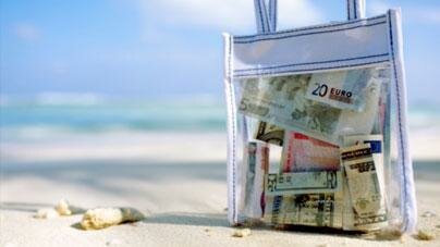Путешествия | Финансы: Что брать в отпуск - наличность или карточку?