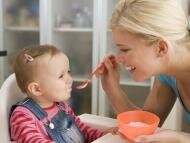 Обмен опытом: Когда ваш ребенок стал есть сам ложкой?