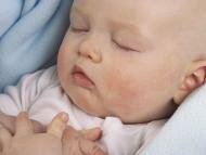Безопасность вашего ребенка во сне: Что такое синдром внезапной детской смерти?