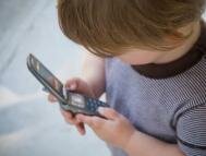 Ваш ребенок всегда на связи: В каком возрасте покупать мобильный ребенку?